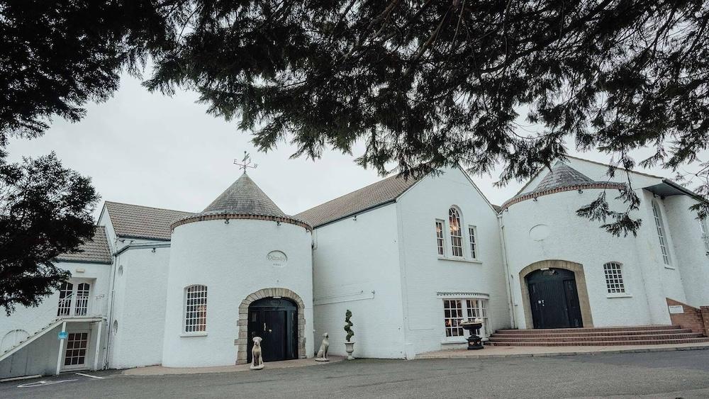 Dunadry And Gardens Hotel